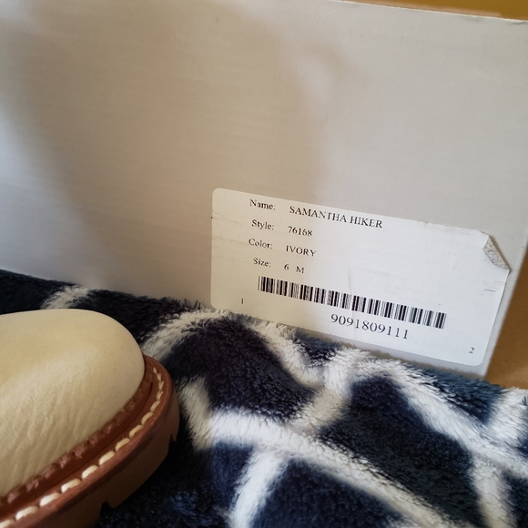 NIB Frye Samantha Hiker in Ivory Nubuck Leather - Picture 11 of 13